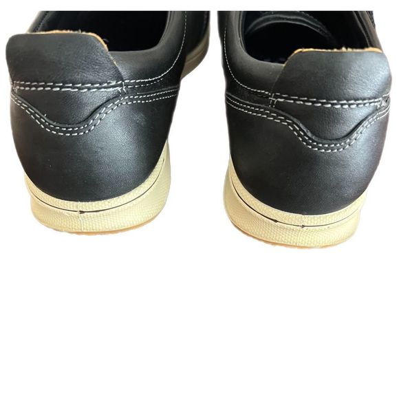 Ecco Black Low Profile Leather Sneakers. Size 38 (7-7.5) Great Condition!! - Picture 4 of 12